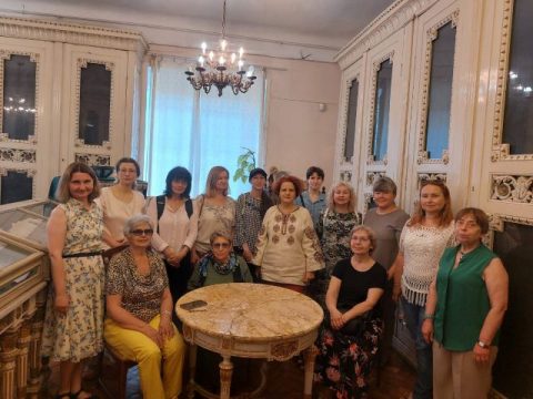 НА ГОСТИНІ У ДРУЗІВ